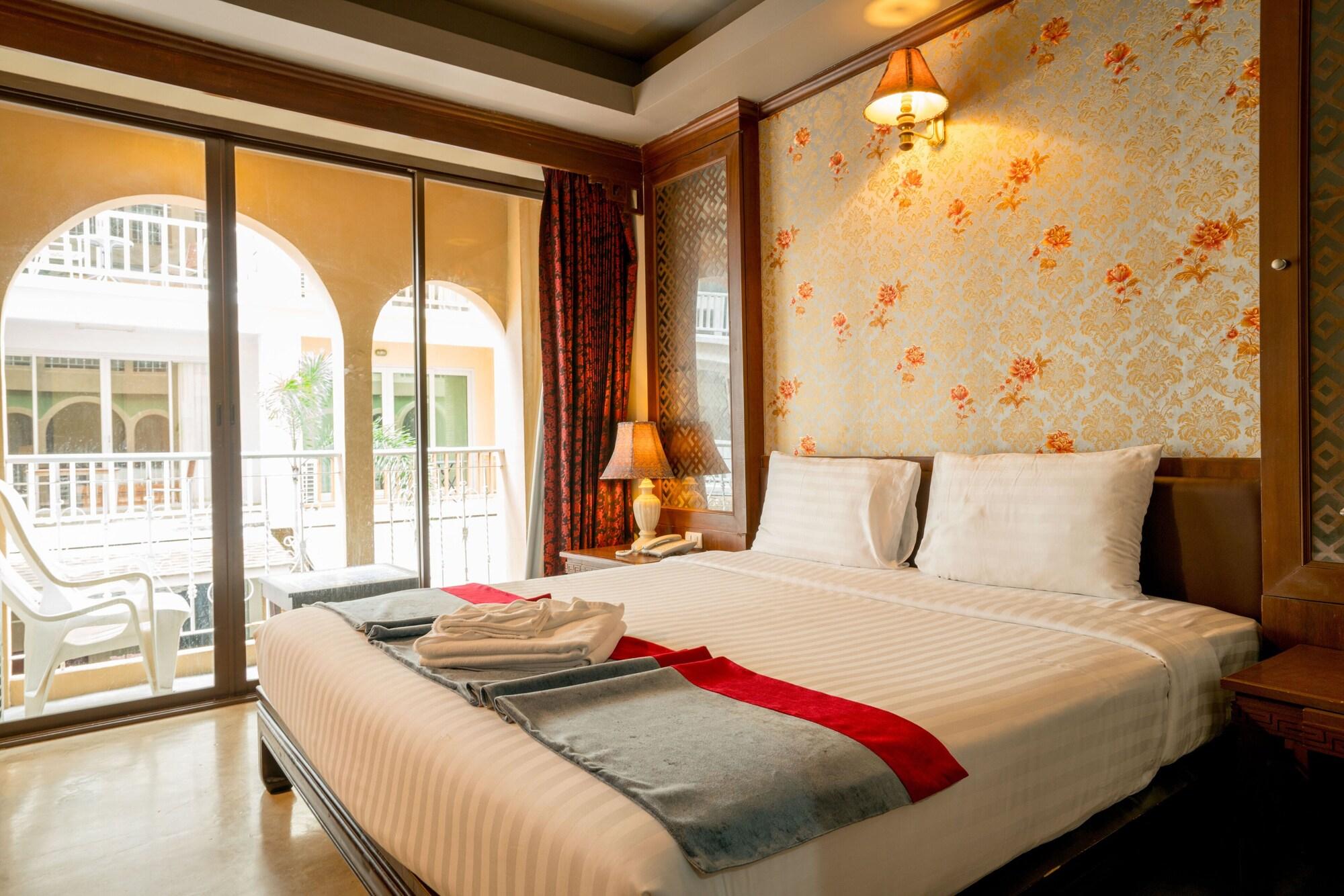 Minatale Phuket Hotel Patong Buitenkant foto