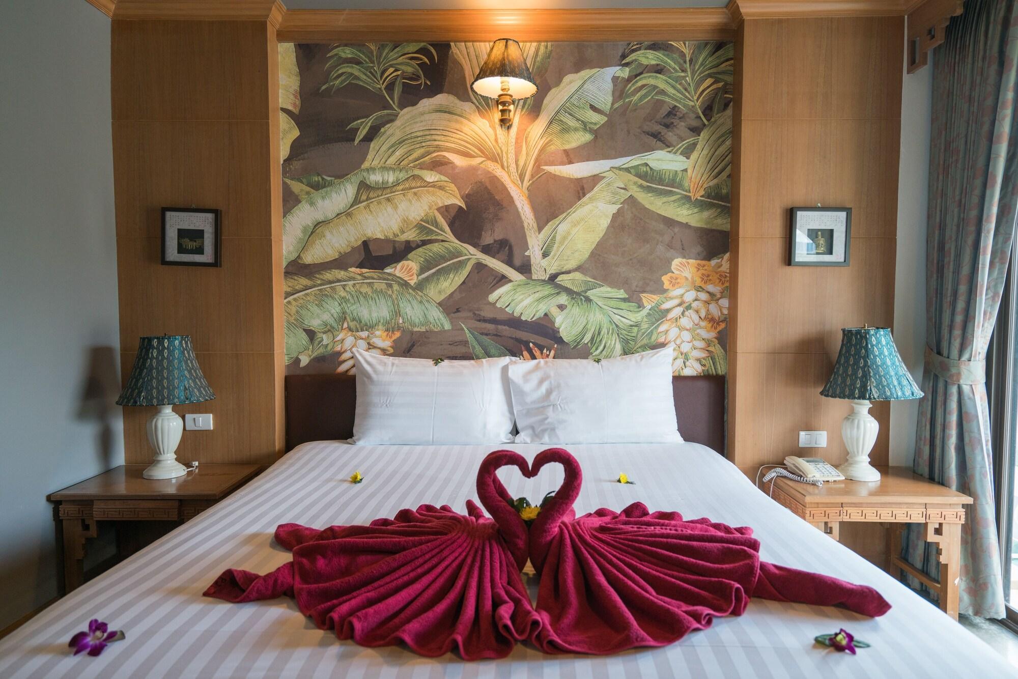 Minatale Phuket Hotel Patong Buitenkant foto