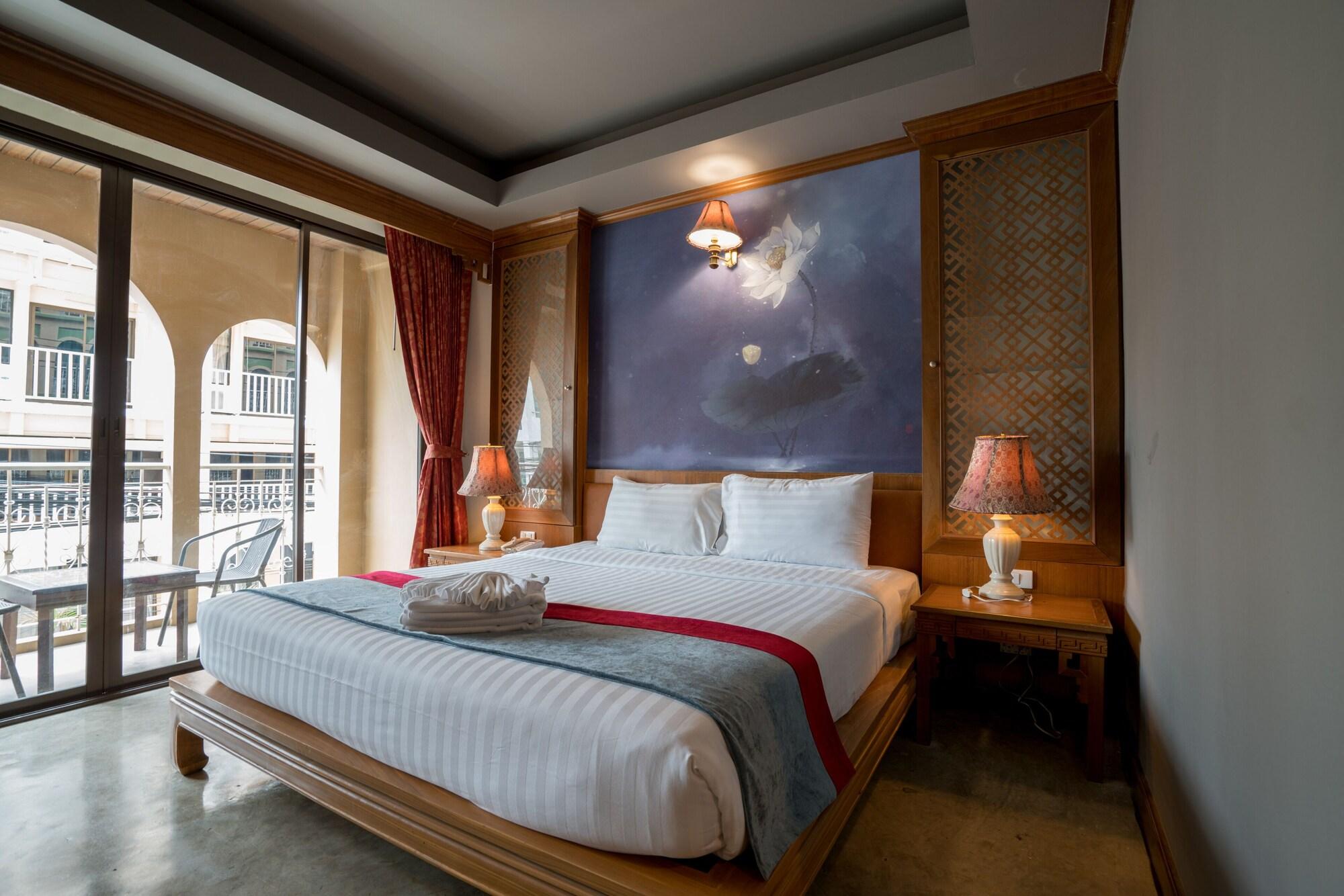 Minatale Phuket Hotel Patong Buitenkant foto