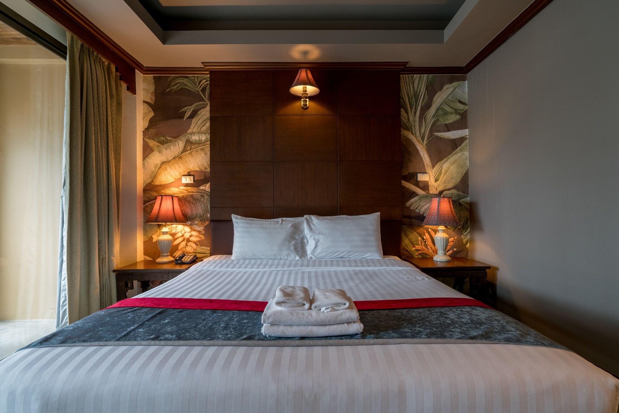Minatale Phuket Hotel Patong Buitenkant foto