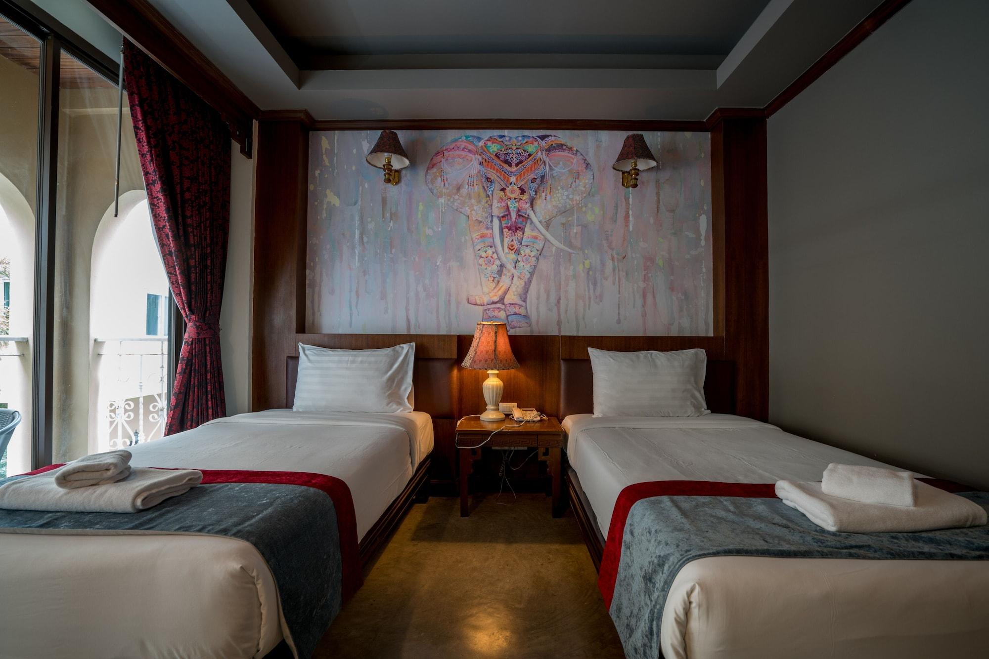Minatale Phuket Hotel Patong Buitenkant foto