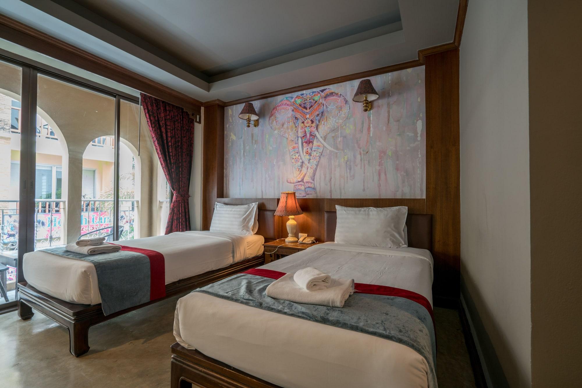 Minatale Phuket Hotel Patong Buitenkant foto