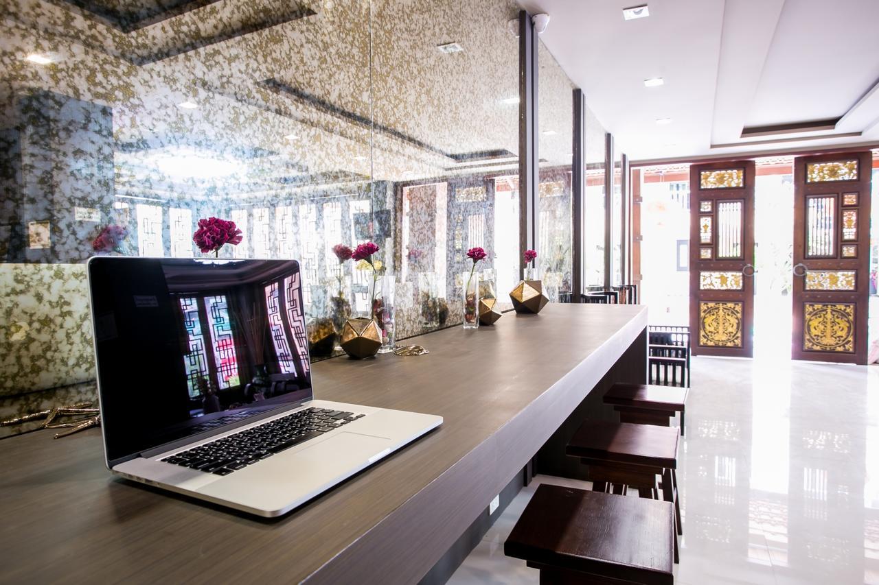 Minatale Phuket Hotel Patong Buitenkant foto