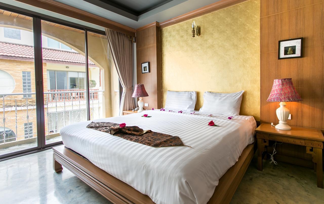 Minatale Phuket Hotel Patong Buitenkant foto